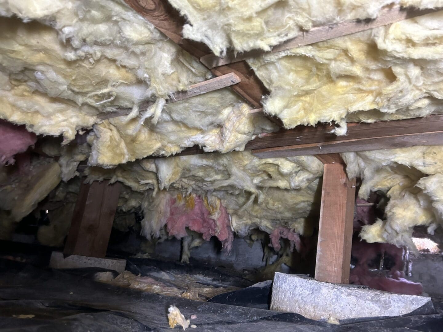 Hanging fiberglass insulation in crawl space